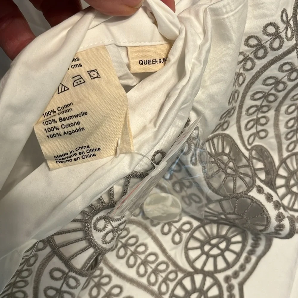 Anthropologie Eyelet Embroidered Duvet Cover Size Queen NEW